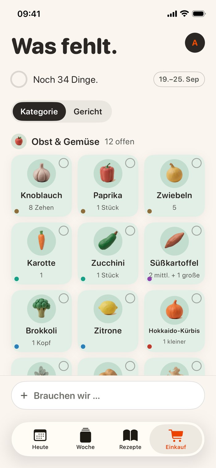 Der Einkaufszettel „Was fehlt.“: nach Kategorien sortiert, Obst und Gemüse mit Knoblauch, Paprika, Zwiebeln, Karotte und Süßkartoffel.